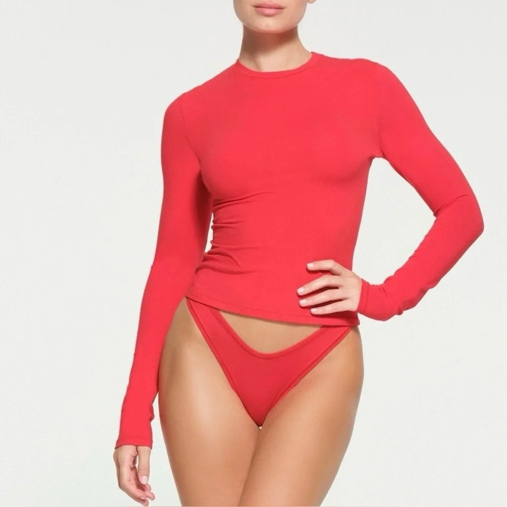 NWT: SKIMS - COTTON JERSEY LONG SLEEVE T SHIRT - Picture 2 of 3